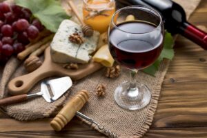 храна и вино сирење